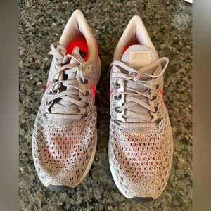 Women’s Size 11 Nike’s